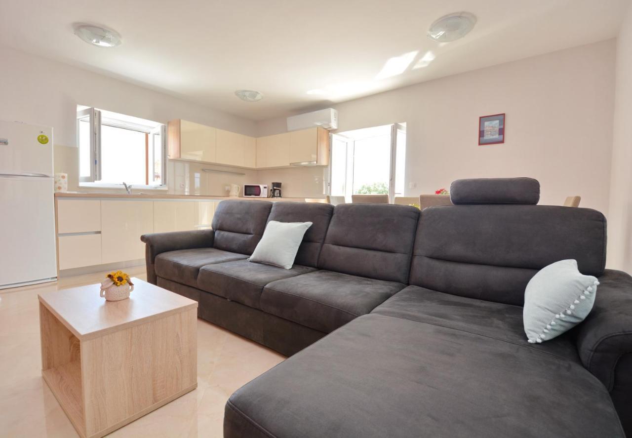 King Apartments Нин Екстериор снимка