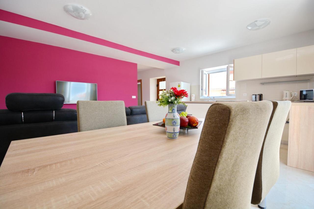 King Apartments Нин Екстериор снимка