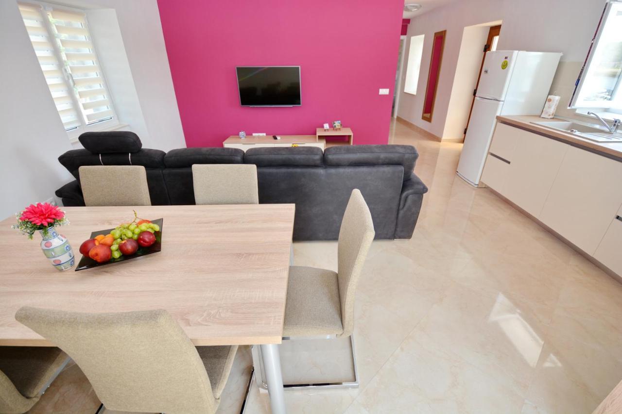King Apartments Нин Екстериор снимка