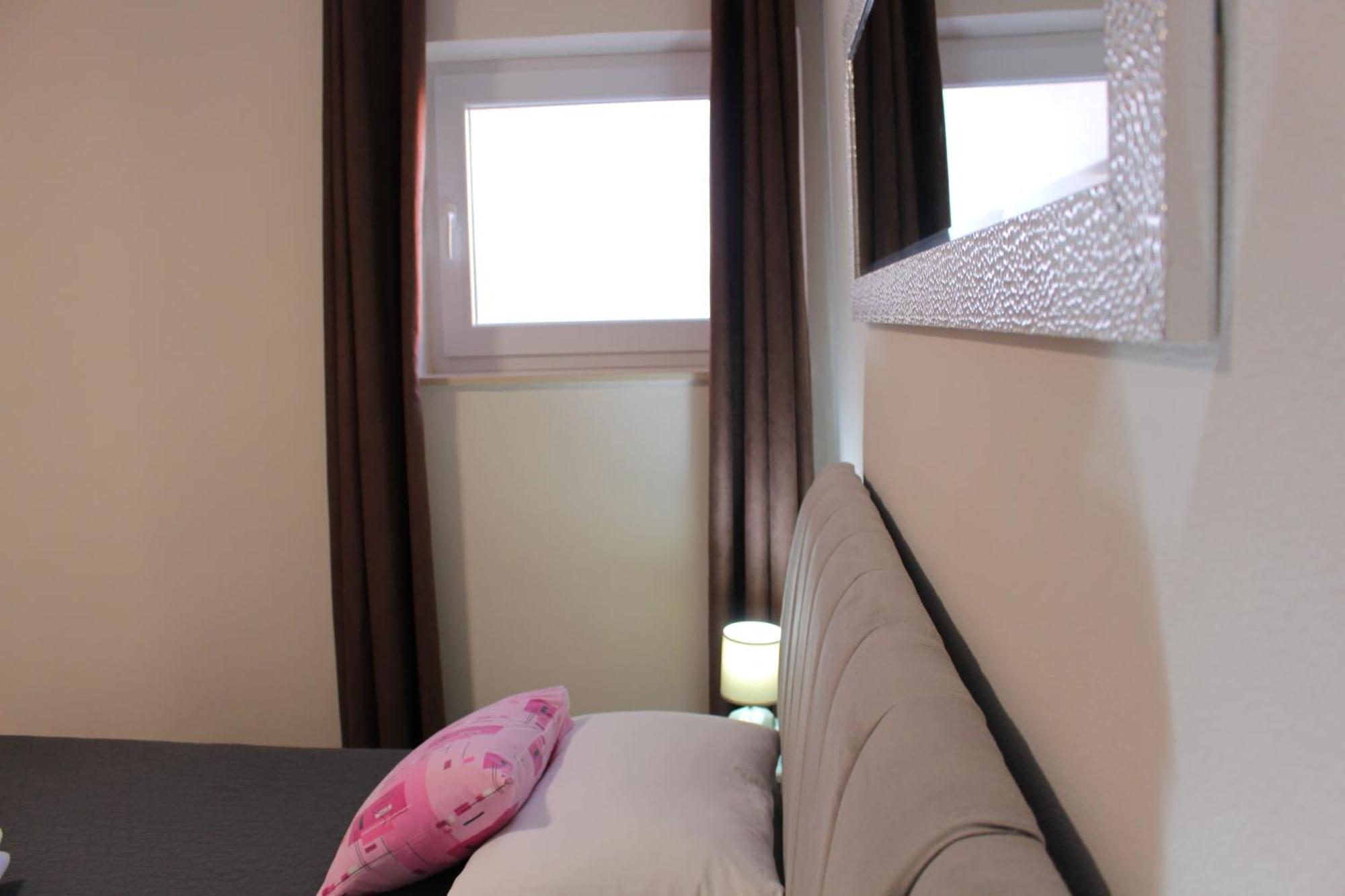 King Apartments Нин Екстериор снимка
