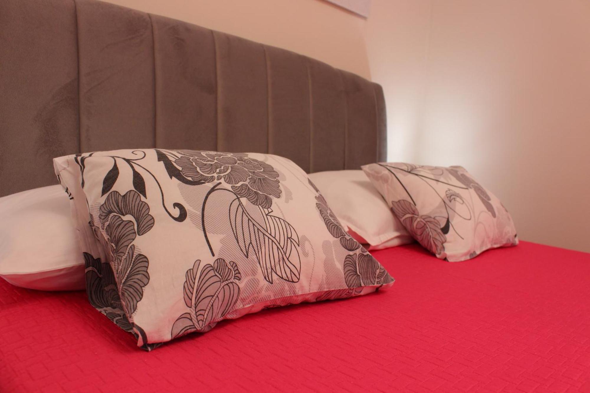 King Apartments Нин Екстериор снимка