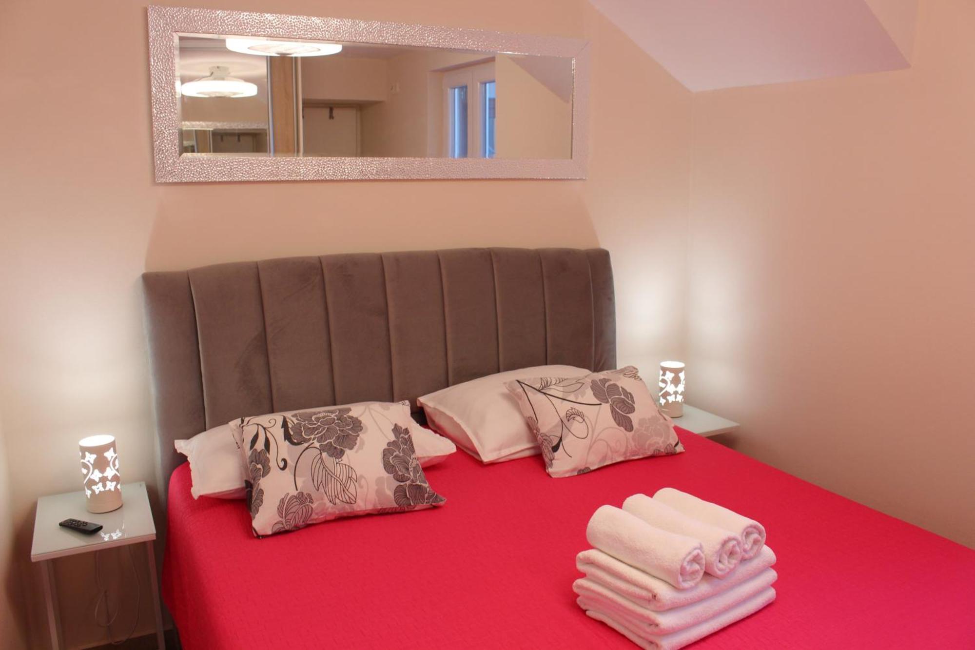 King Apartments Нин Екстериор снимка