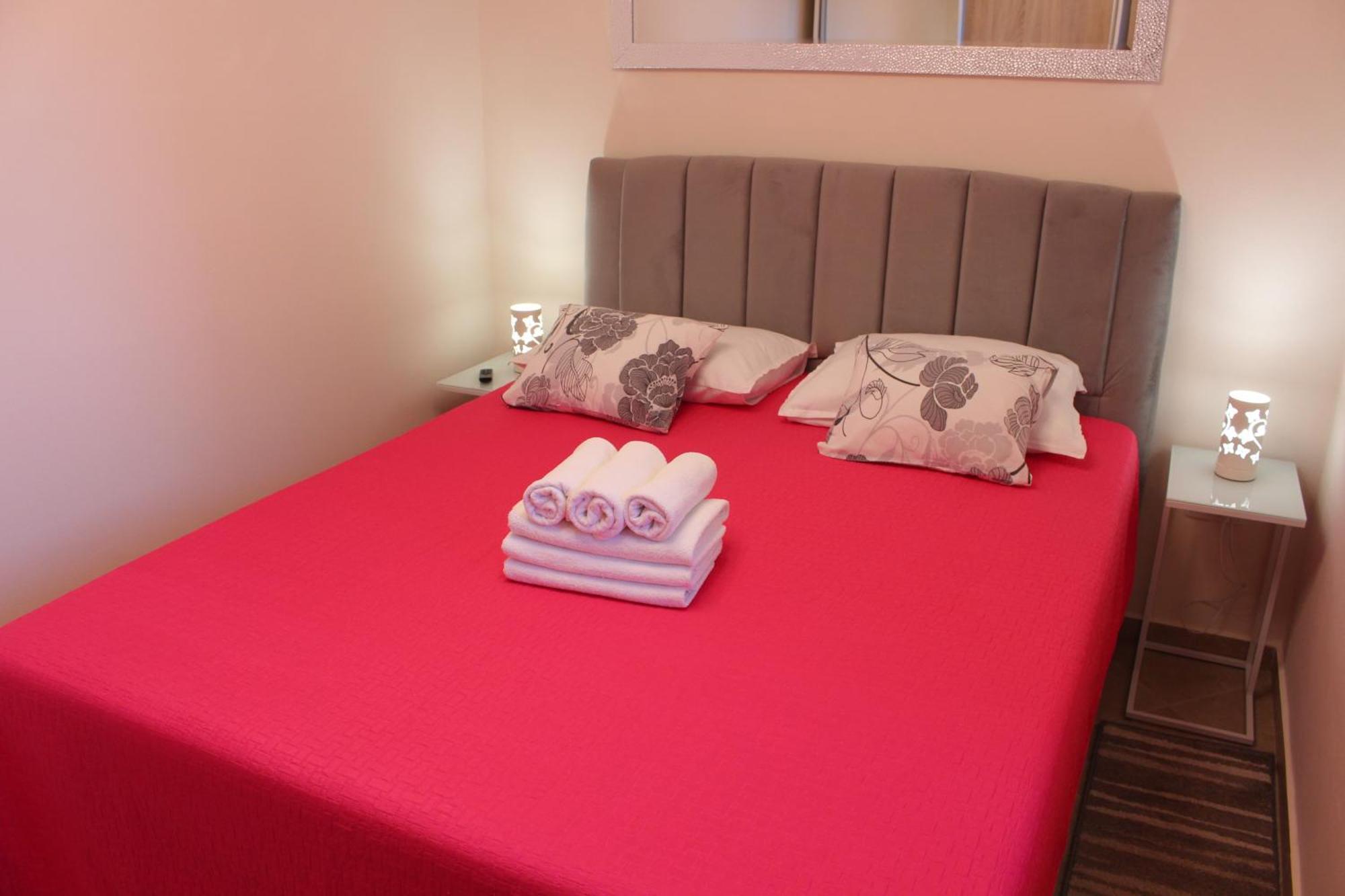 King Apartments Нин Екстериор снимка
