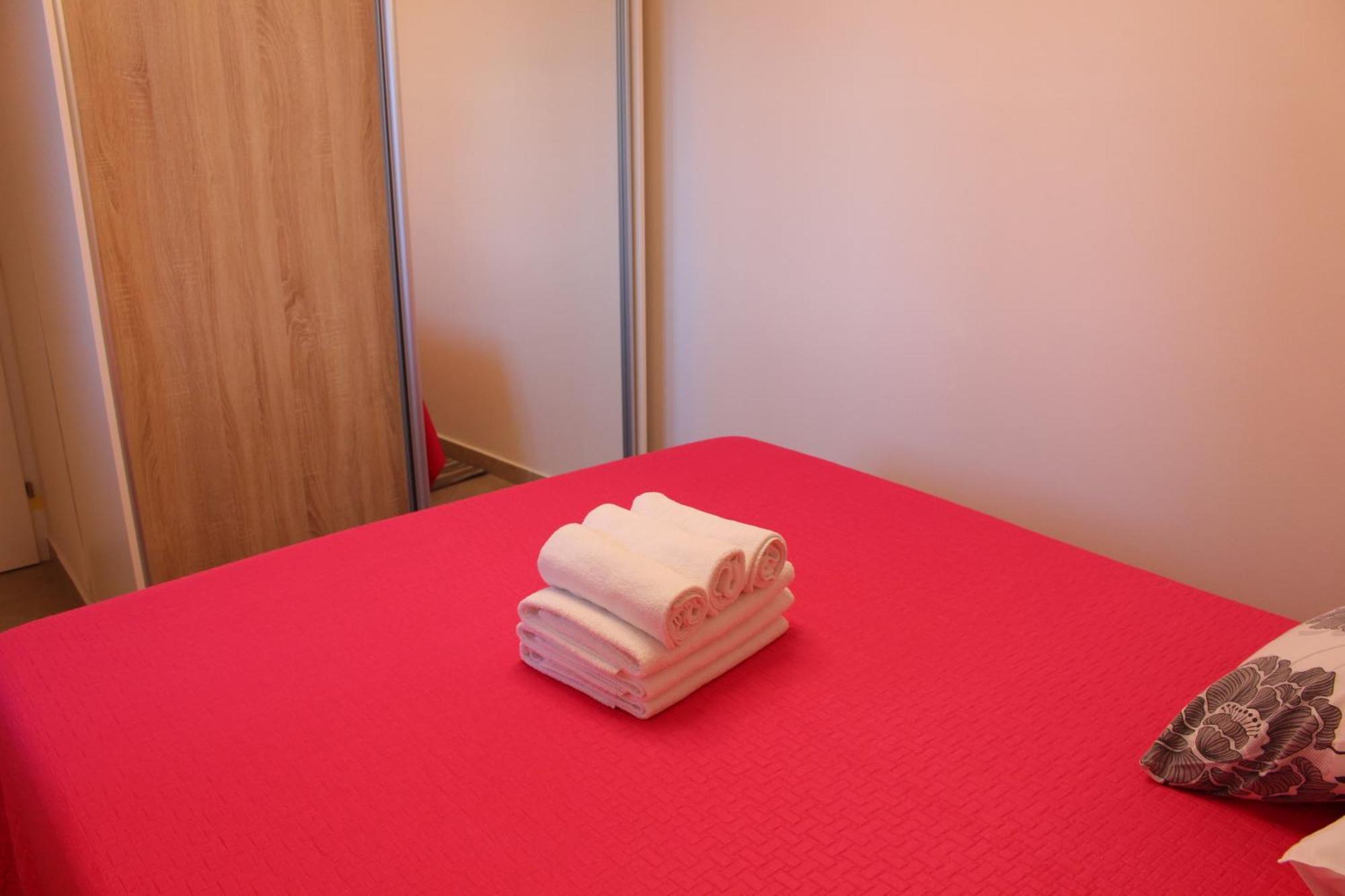 King Apartments Нин Екстериор снимка