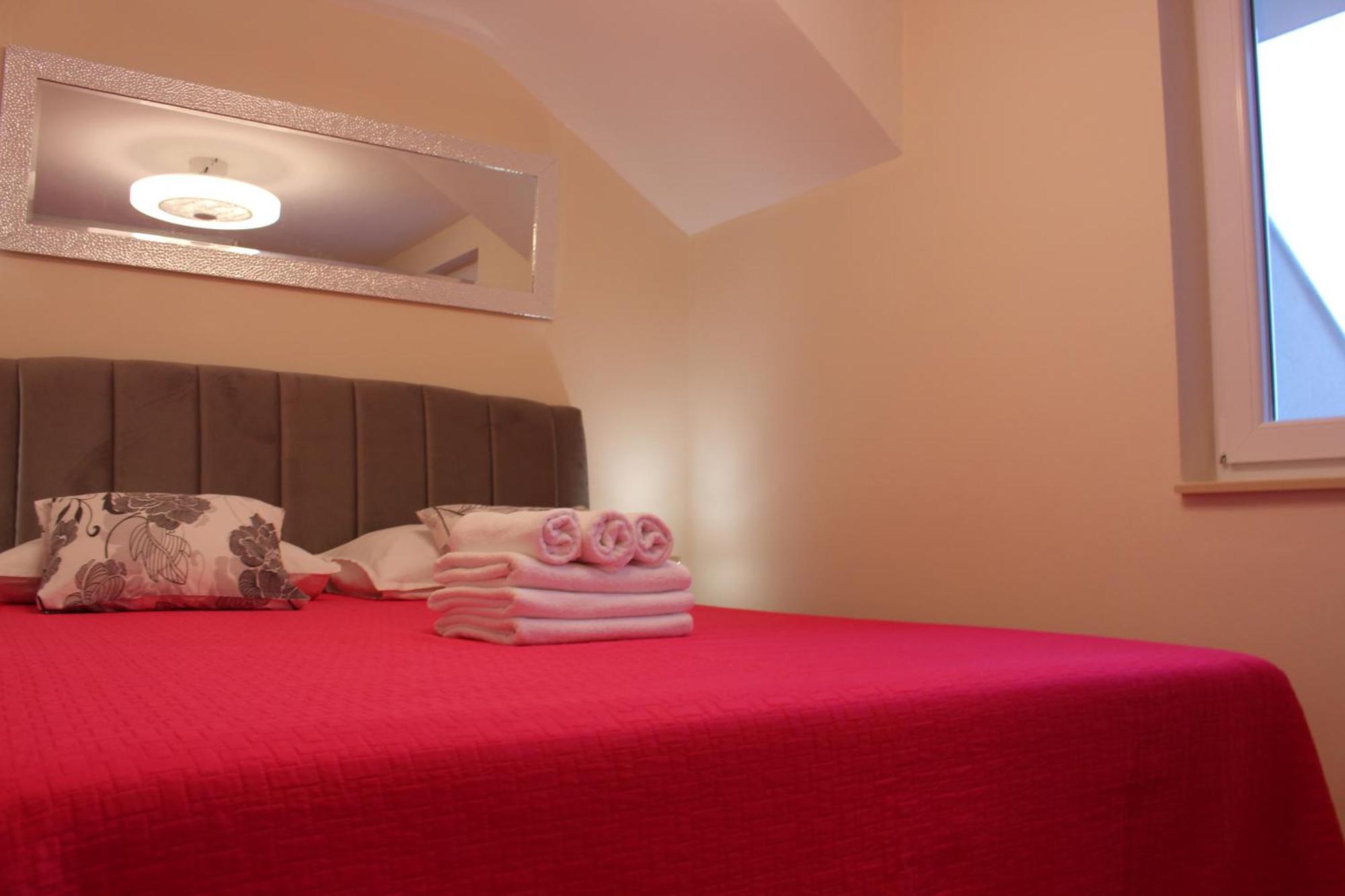 King Apartments Нин Екстериор снимка