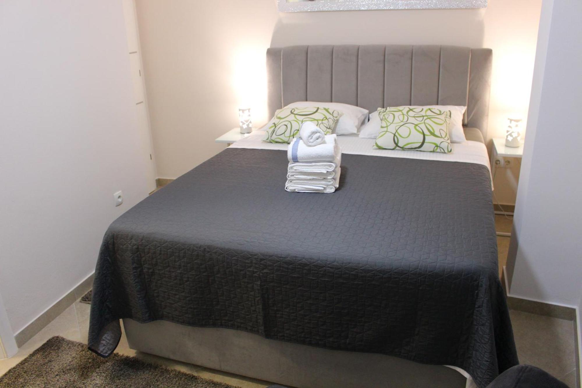 King Apartments Нин Екстериор снимка