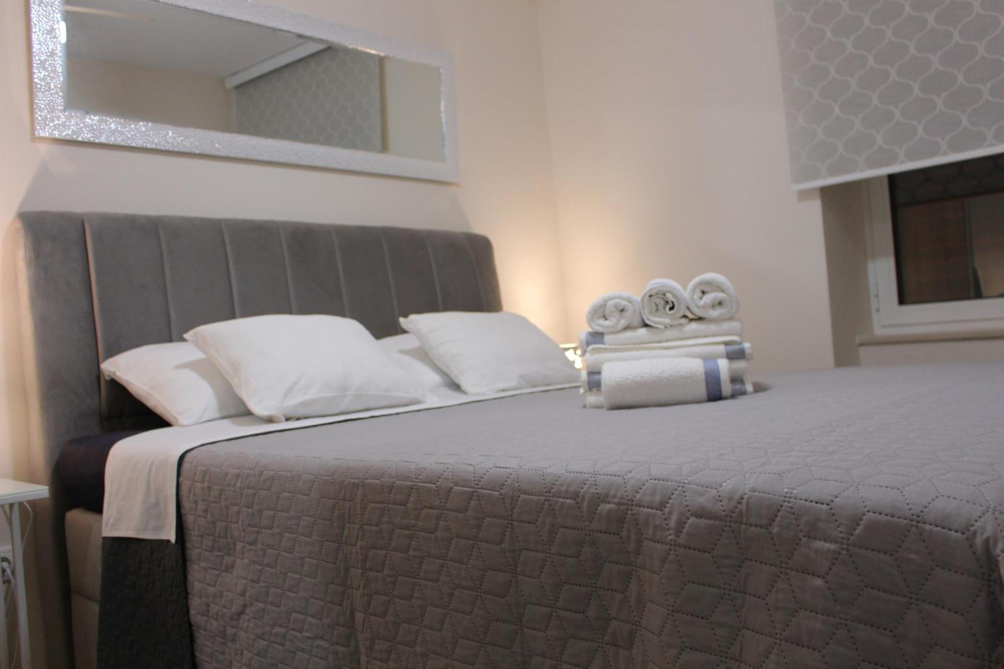 King Apartments Нин Екстериор снимка