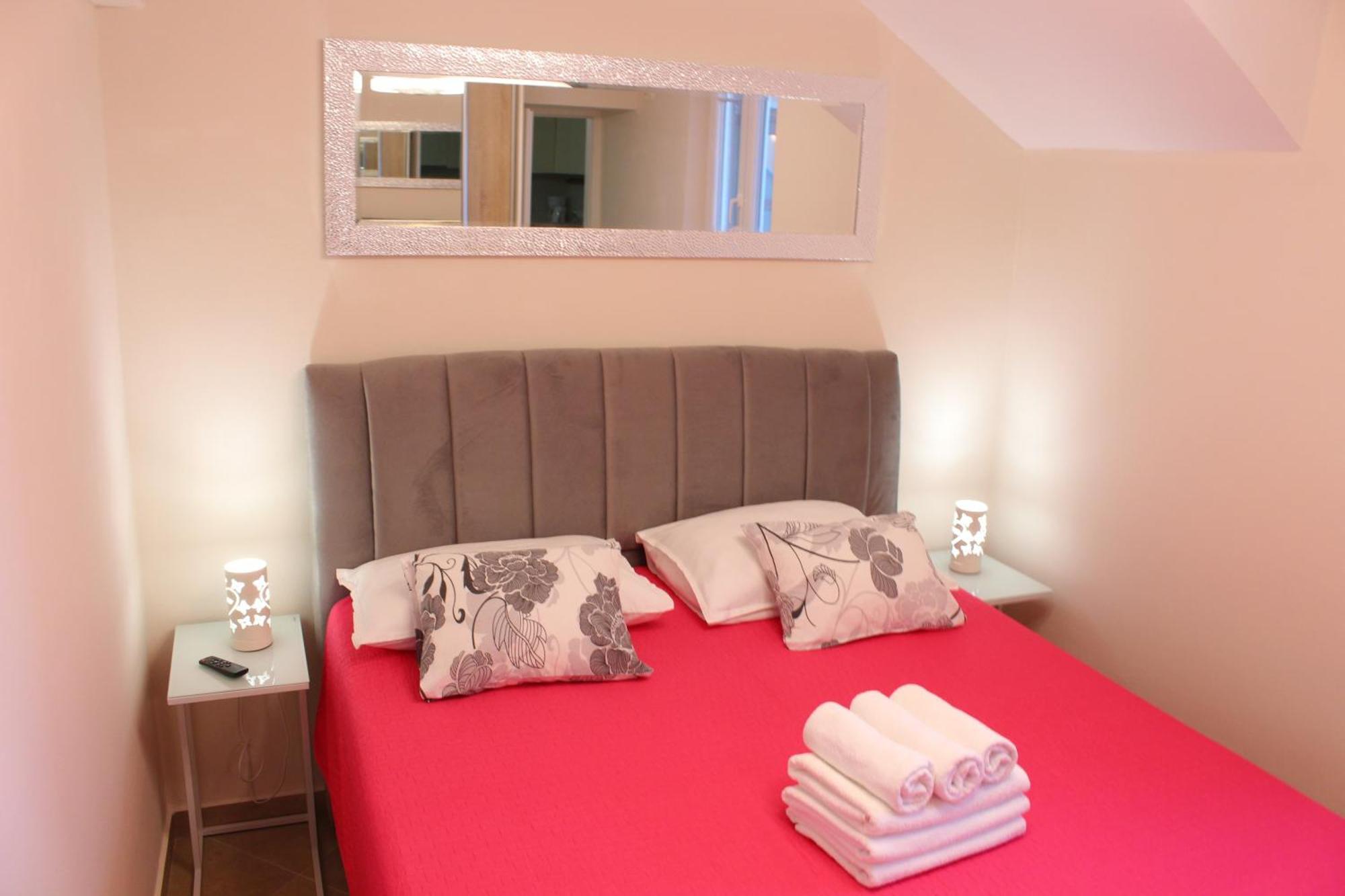 King Apartments Нин Екстериор снимка