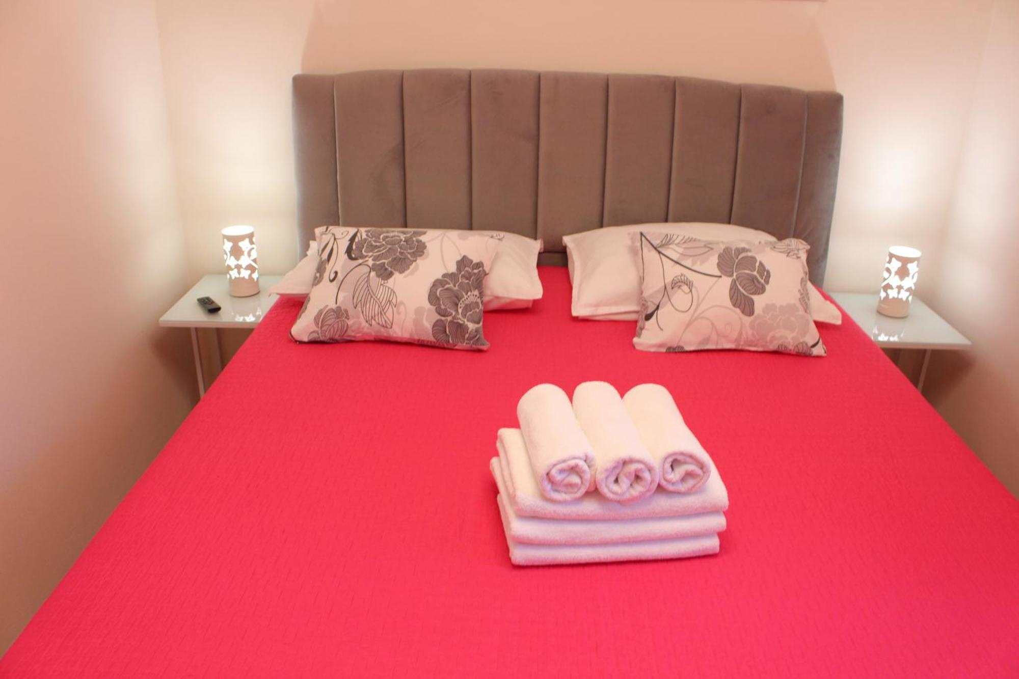 King Apartments Нин Екстериор снимка